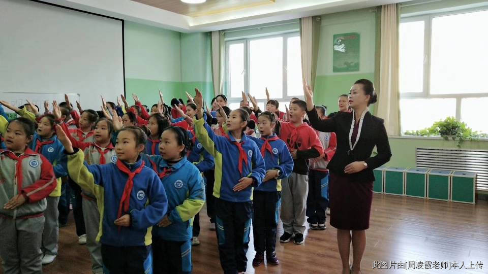 周凌霞:越来越多的学校需要孩子们学习礼仪修养