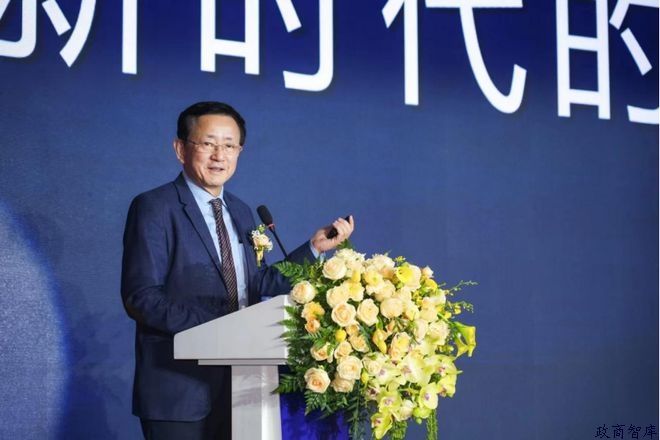 2月22日，樊纲出席深铁“2023年大湾区金融论坛