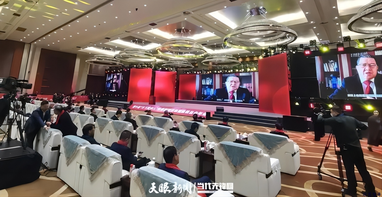 2月7日，龙永图出席第十届“天下贵州人”新春联谊活动